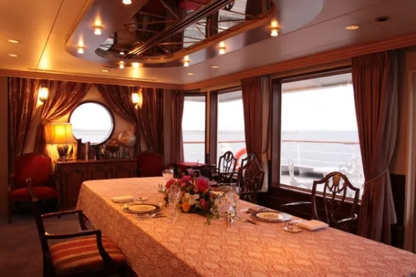 「横浜・鎌倉 夜景のすてきなおいしいお店」(メイツ出版)